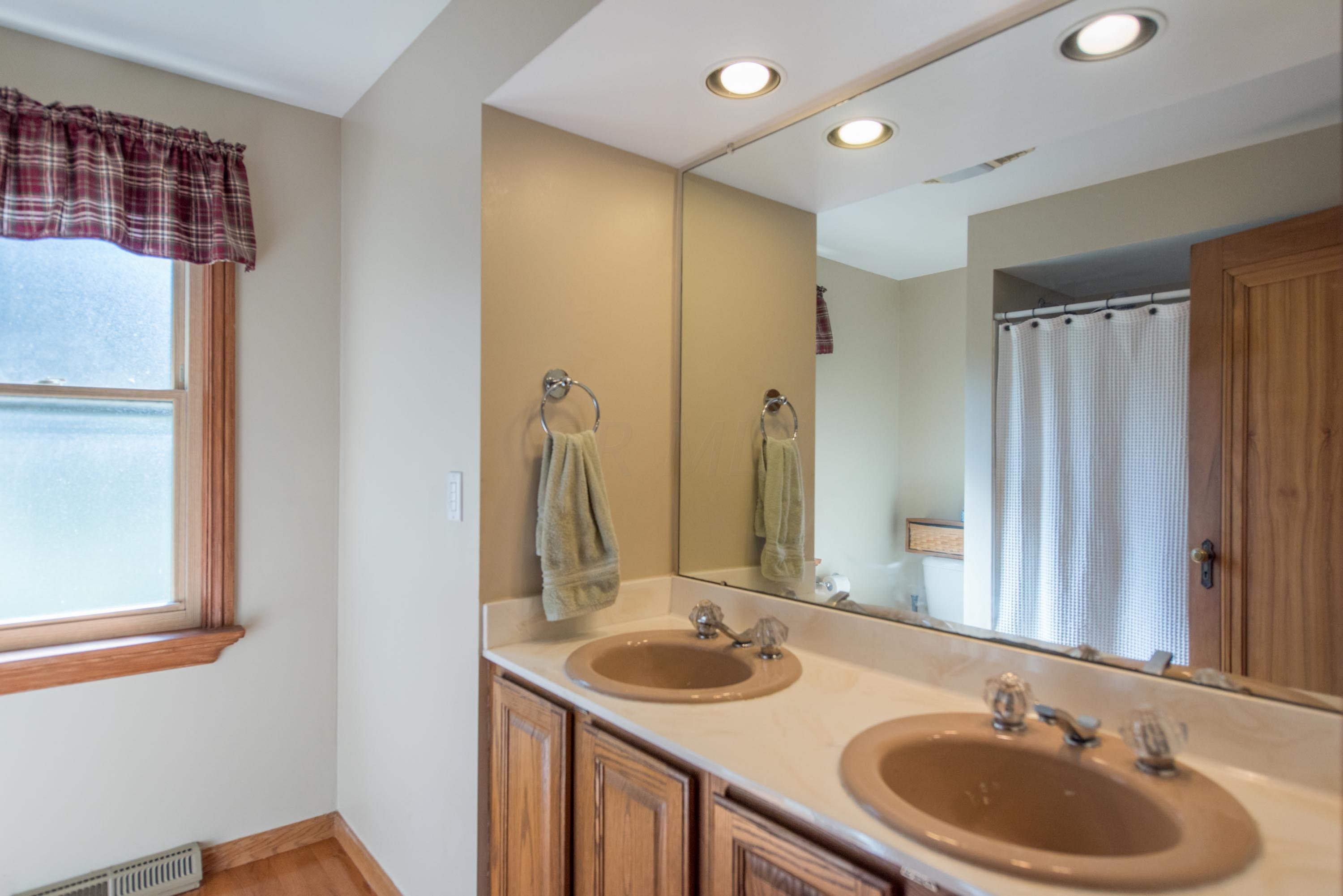 995 South Cassingham Road Columbus, OH 43209 - Photo 33 of 38