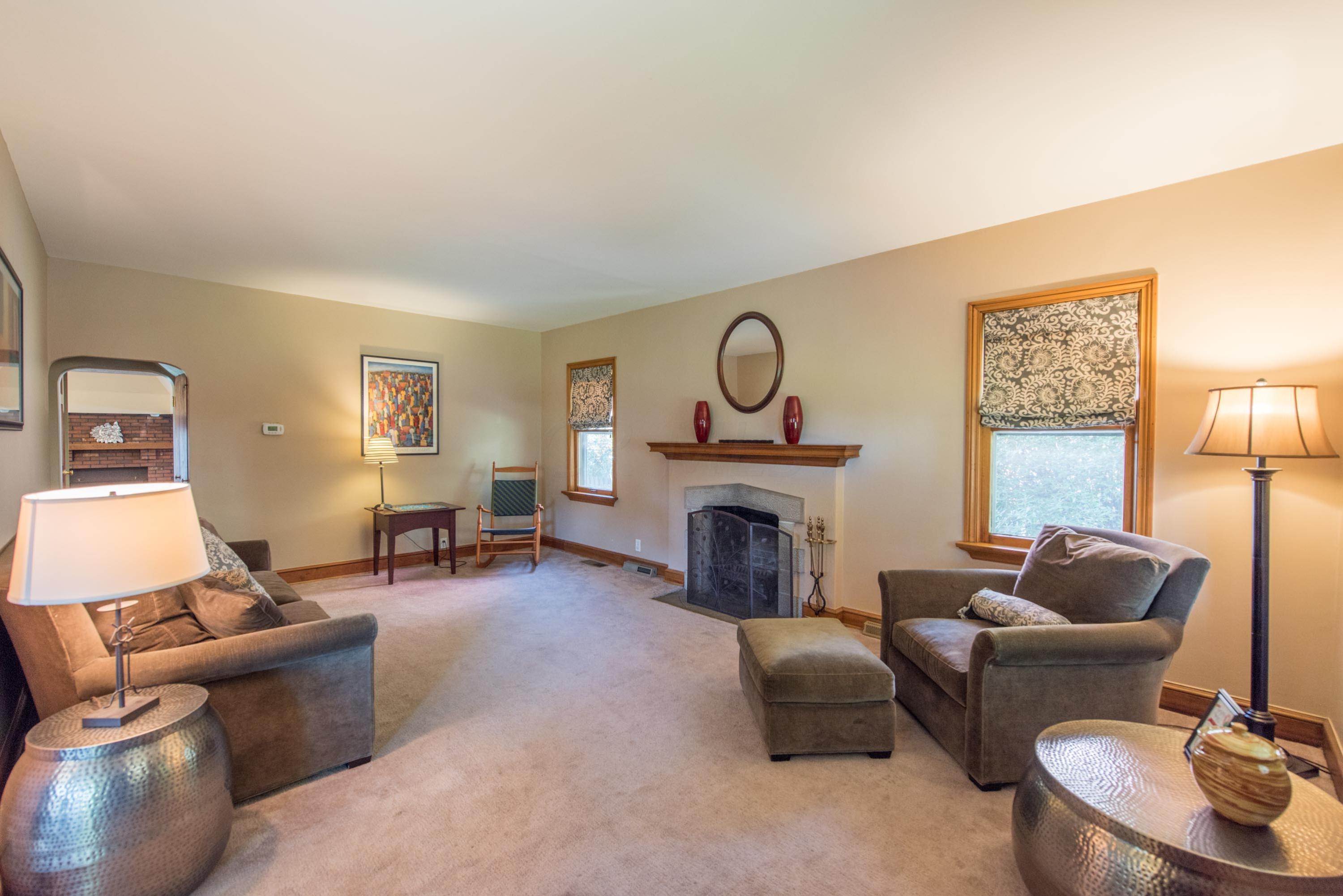 995 South Cassingham Road Columbus, OH 43209 - Photo 4 of 38
