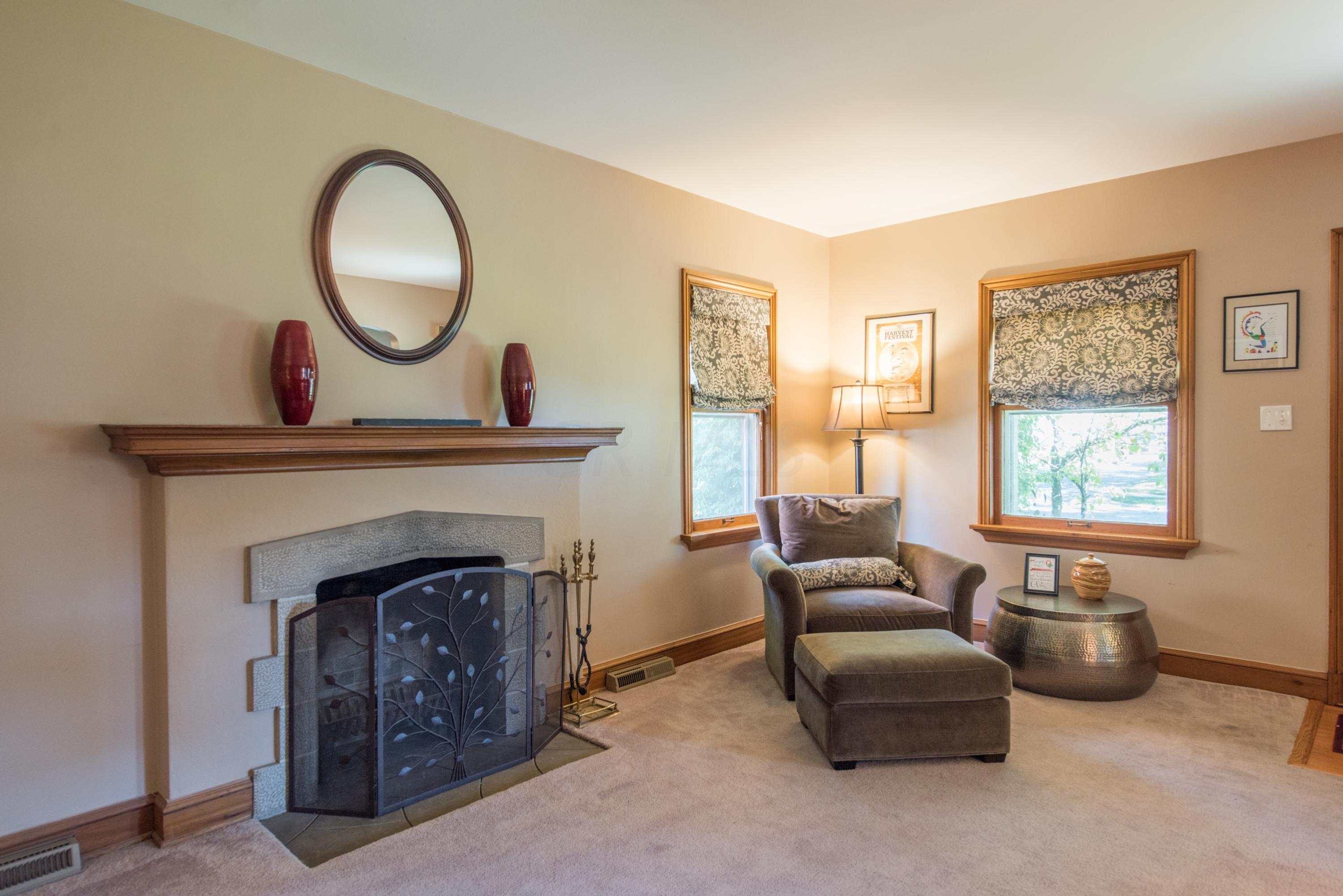995 South Cassingham Road Columbus, OH 43209 - Photo 5 of 38