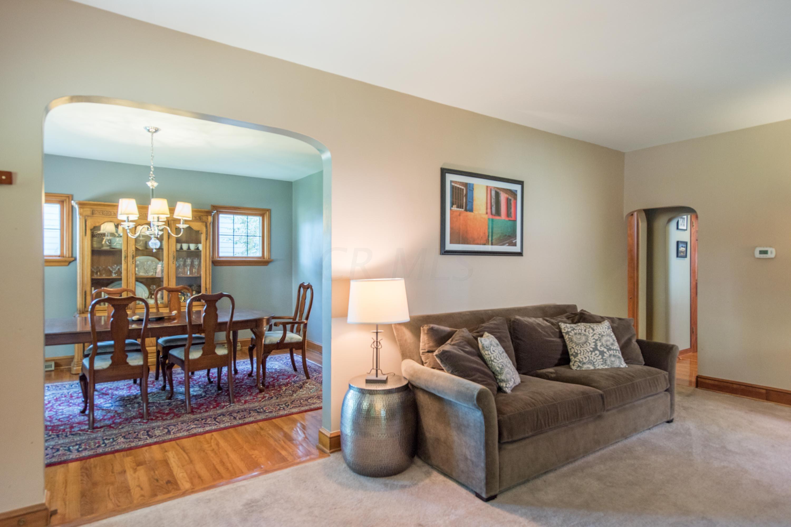995 South Cassingham Road Columbus, OH 43209 - Photo 6 of 38