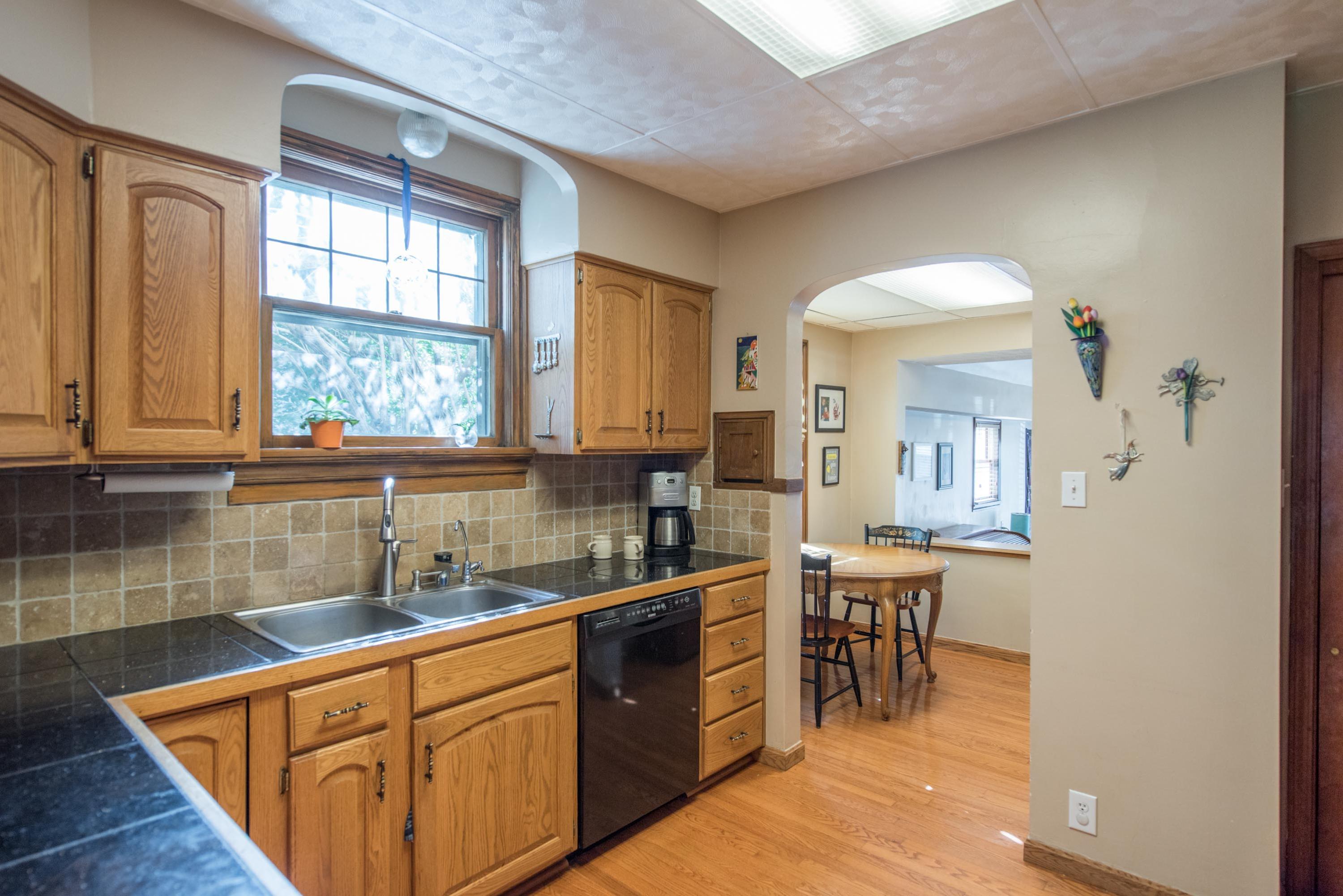 995 South Cassingham Road Columbus, OH 43209 - Photo 10 of 38