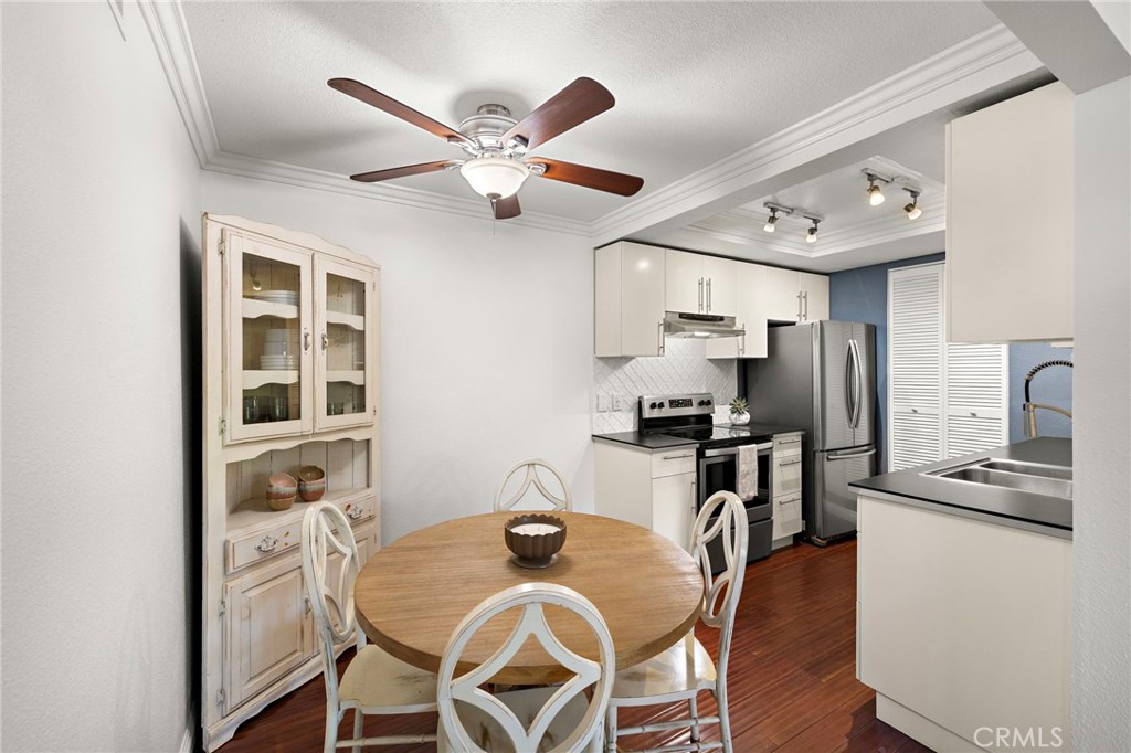 25611 Quail Run, Unit 131 Dana Point, CA 92629 - Photo 4 of 25 a view of a dining room with furniture a kitchen and chandelier