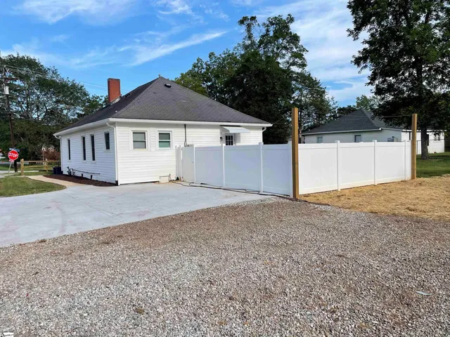 $2,000 | 315 North Maple Street, Simpsonville, SC 29681