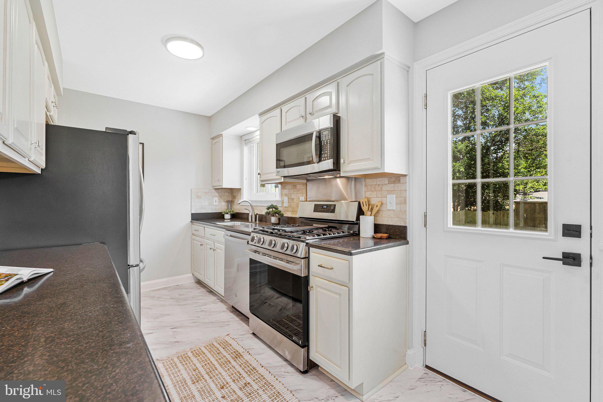 6015 Backlick Road Springfield, VA 22150 - Photo 8 of 30 Kitchen