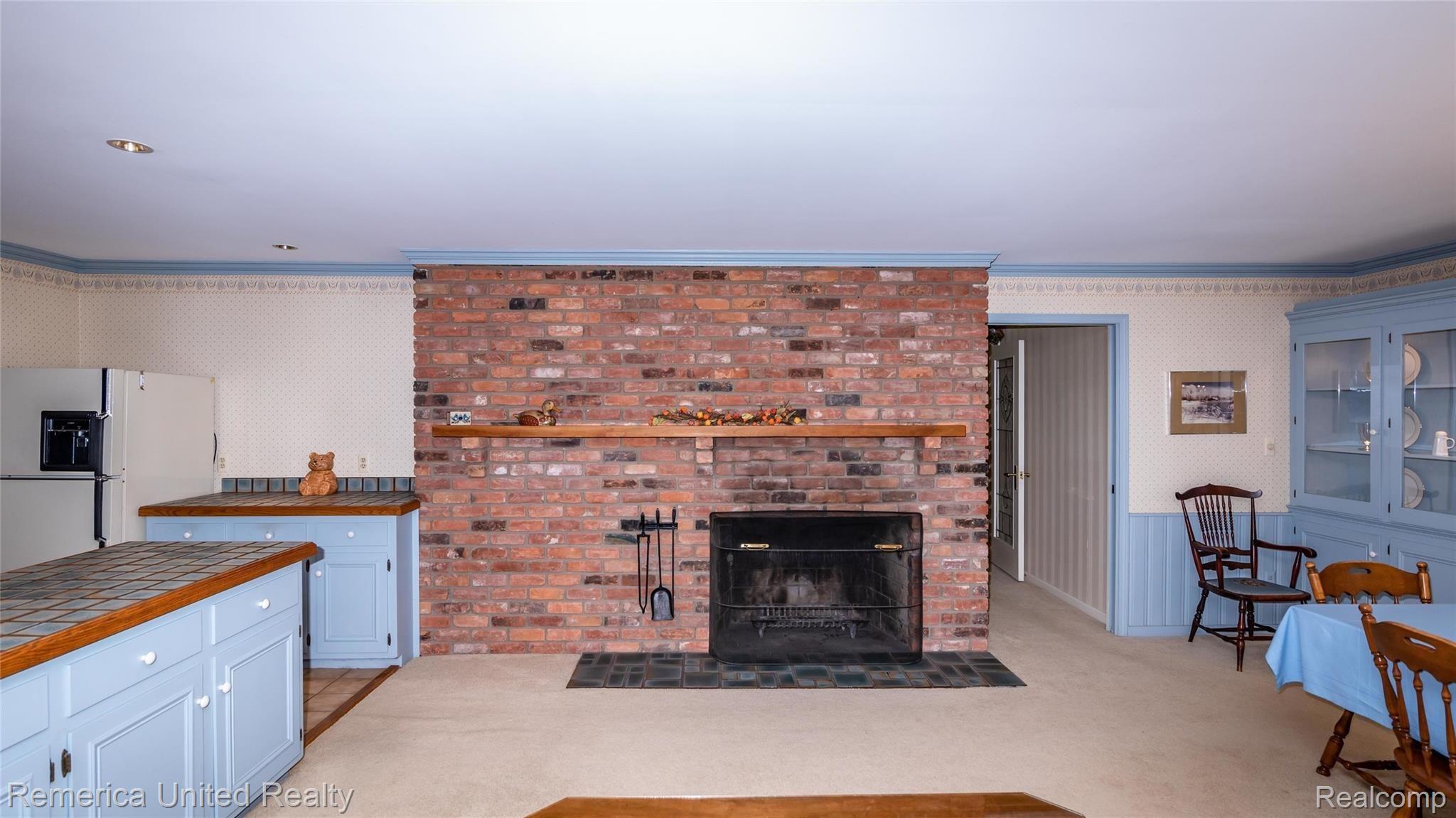 22077 Garfield Road Northville, MI 48167 - Photo 15 of 57 Hearthroom FP