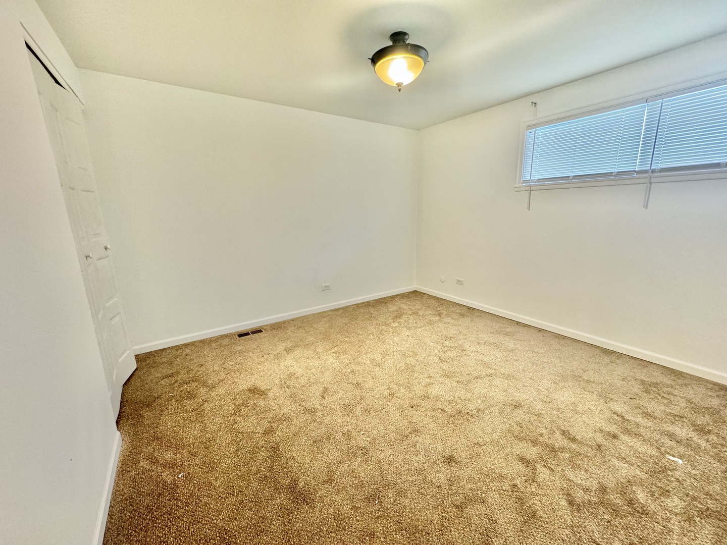 102 North Salem Drive, Unit 102 Schaumburg, IL 60193 - Photo 16 of 19 a view of a garage