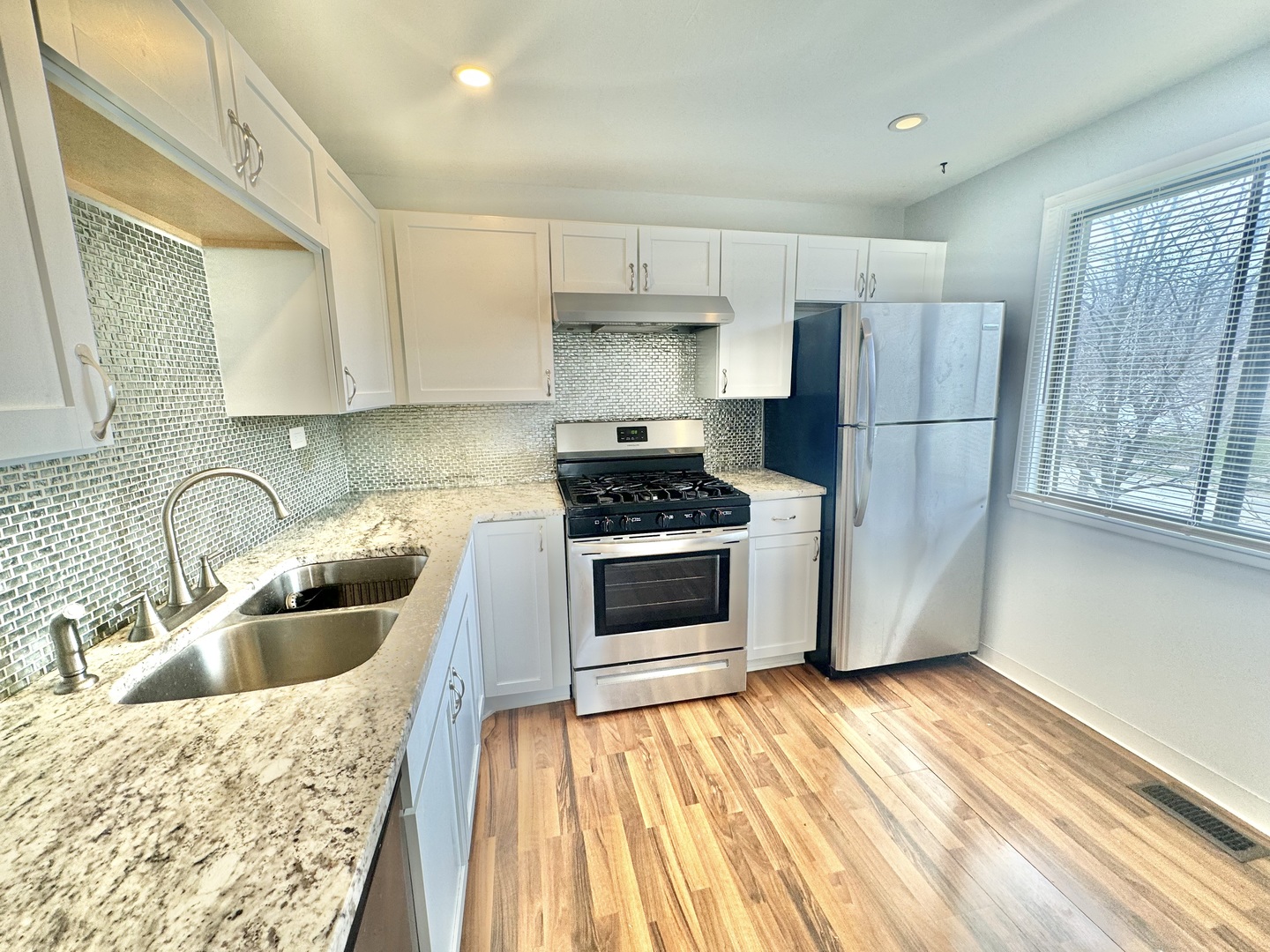 102 North Salem Drive, Unit 102 Schaumburg, IL 60193 - Photo 10 of 19 a kitchen with granite countertop a refrigerator and a sink