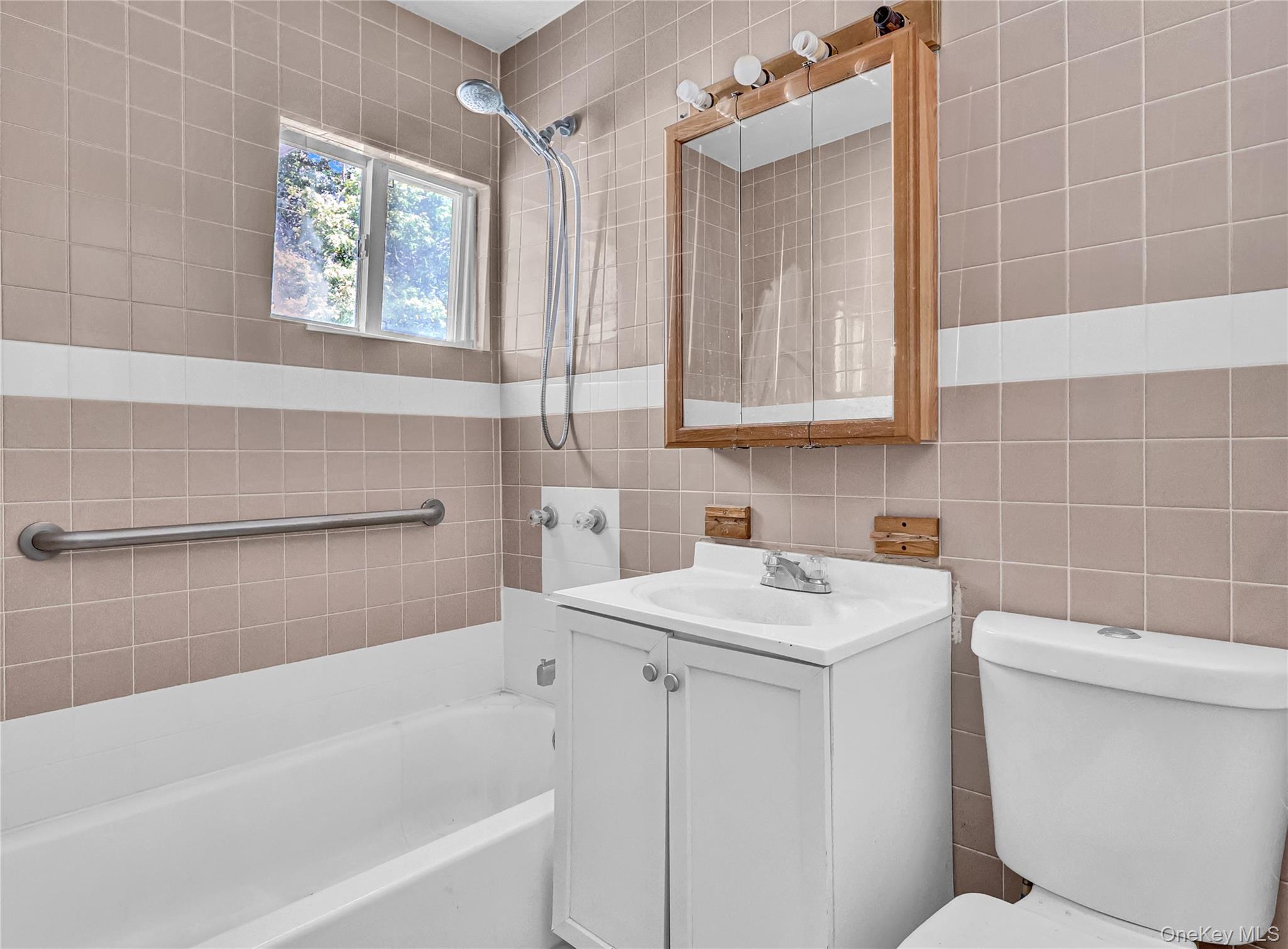 34 Croydon Road Amityville, NY 11701 - Photo 12 of 14