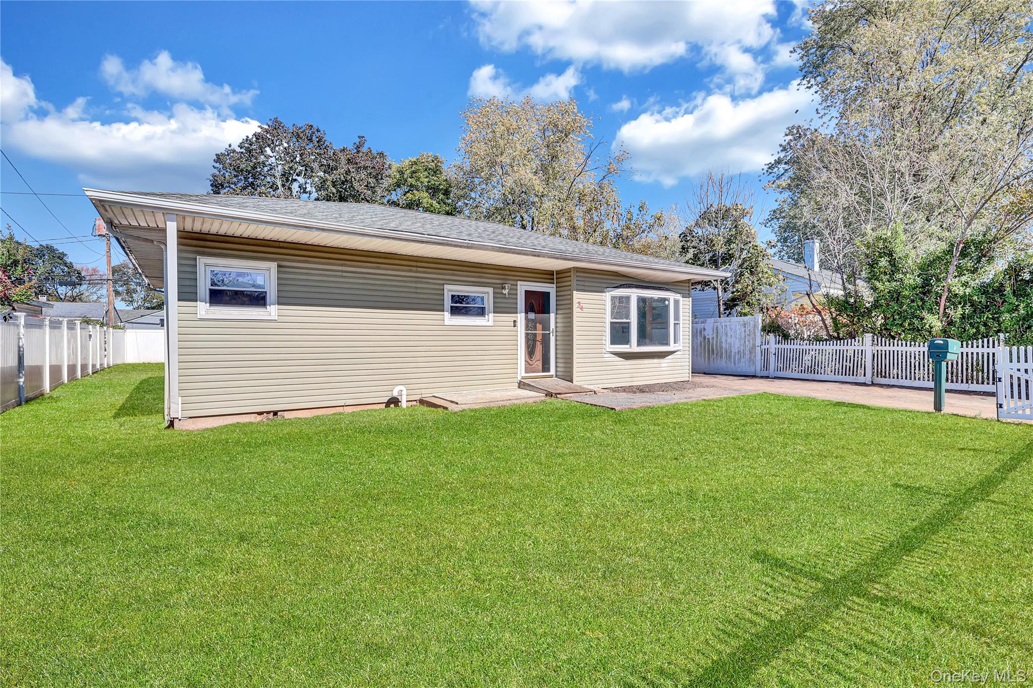 34 Croydon Road Amityville, NY 11701 - Photo 2 of 14