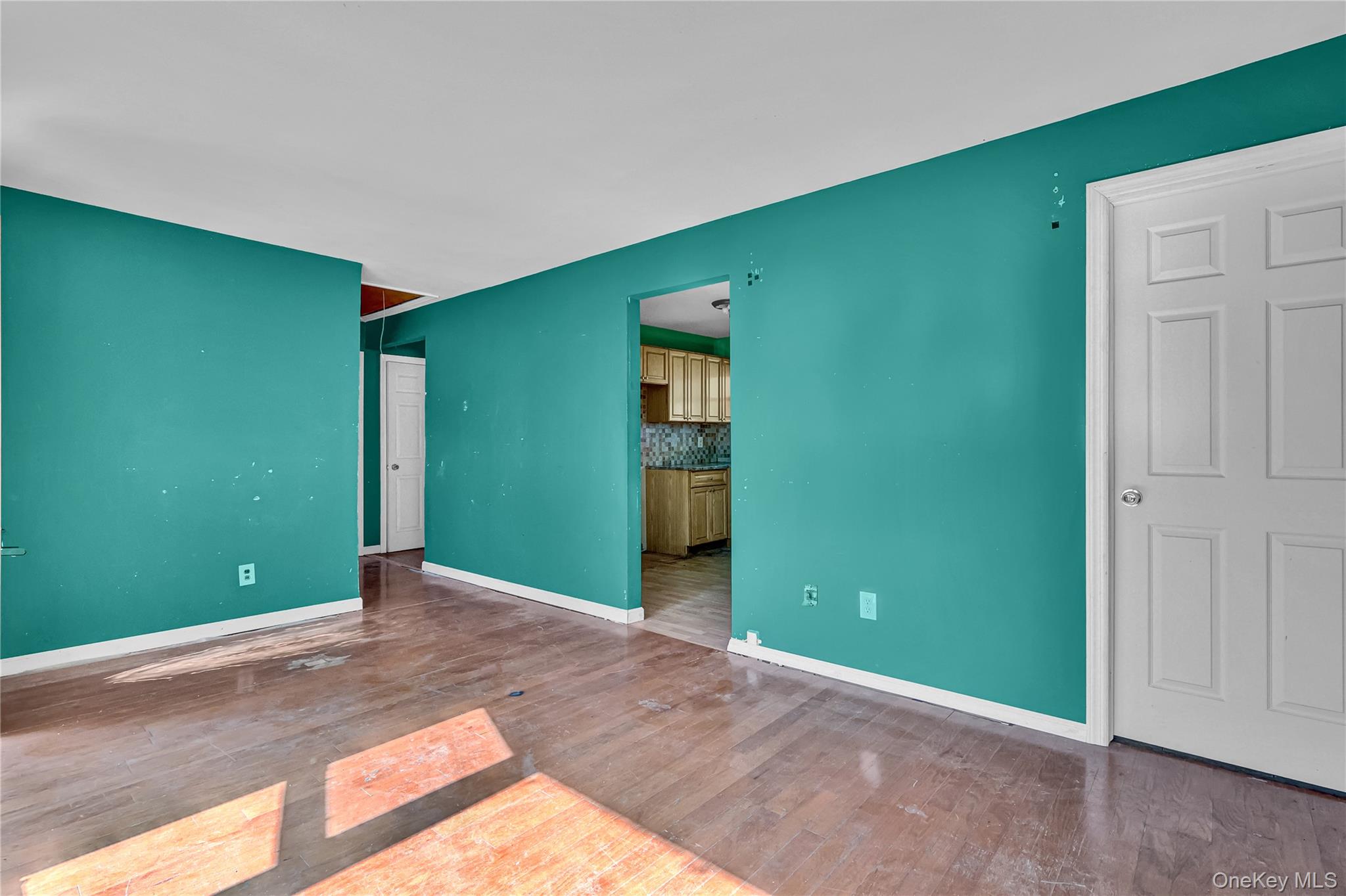 34 Croydon Road Amityville, NY 11701 - Photo 4 of 14