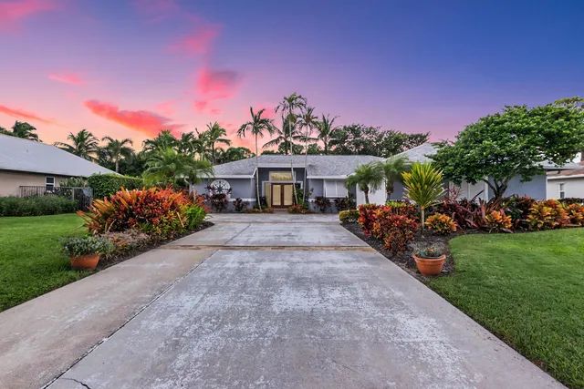 a front view of house with yard