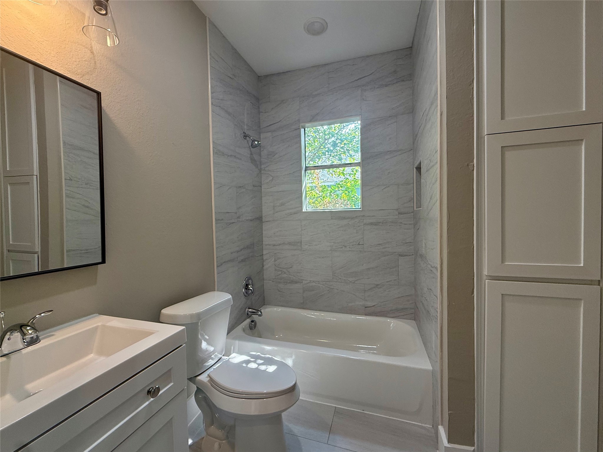 1816 Ryon Street Houston, TX 77009 - Photo 8 of 14 a bathroom with a sink a toilet and a bathtub