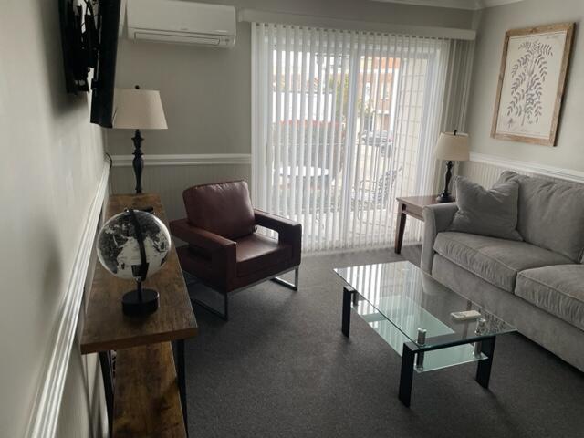 259 East Bay Street, Unit 9B Charleston, SC 29401 - Photo 5 of 24 Living Room