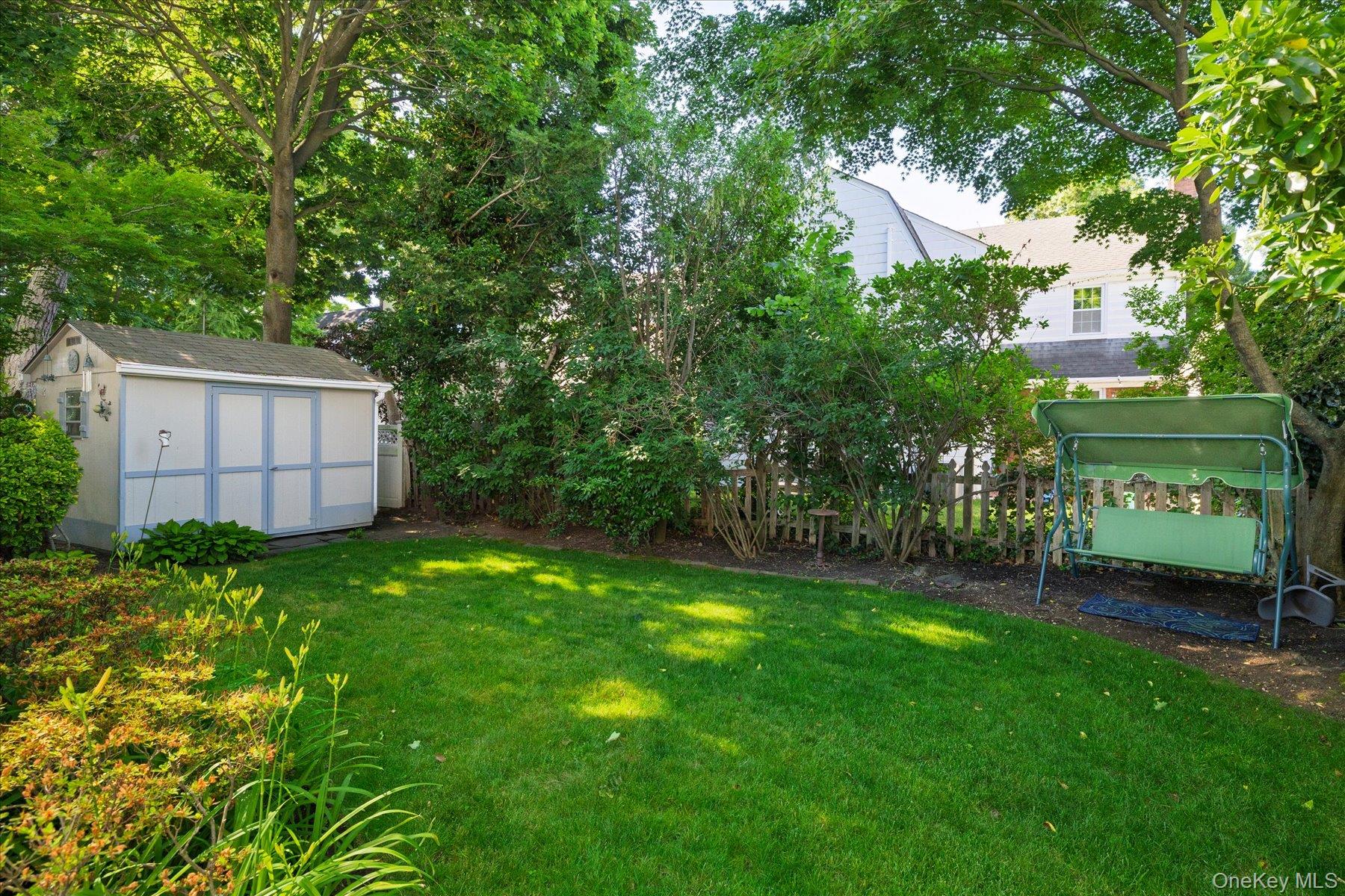 108 Muirfield Road Rockville Centre, NY 11570 - Photo 14 of 15