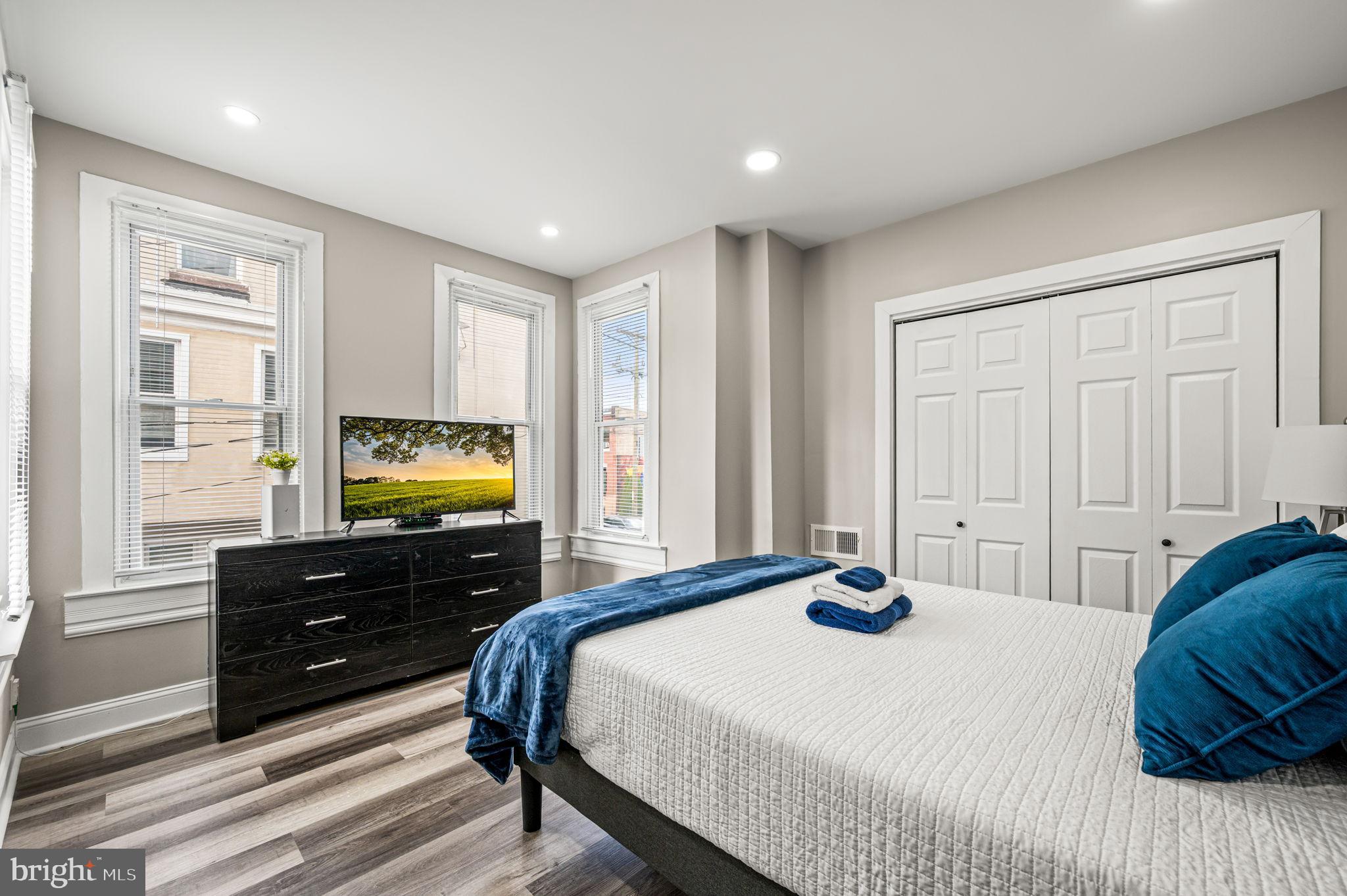 930 North 30th Street Philadelphia, PA 19130 - Photo 10 of 20 a bedroom with a bed and a flat tv screen on dresser