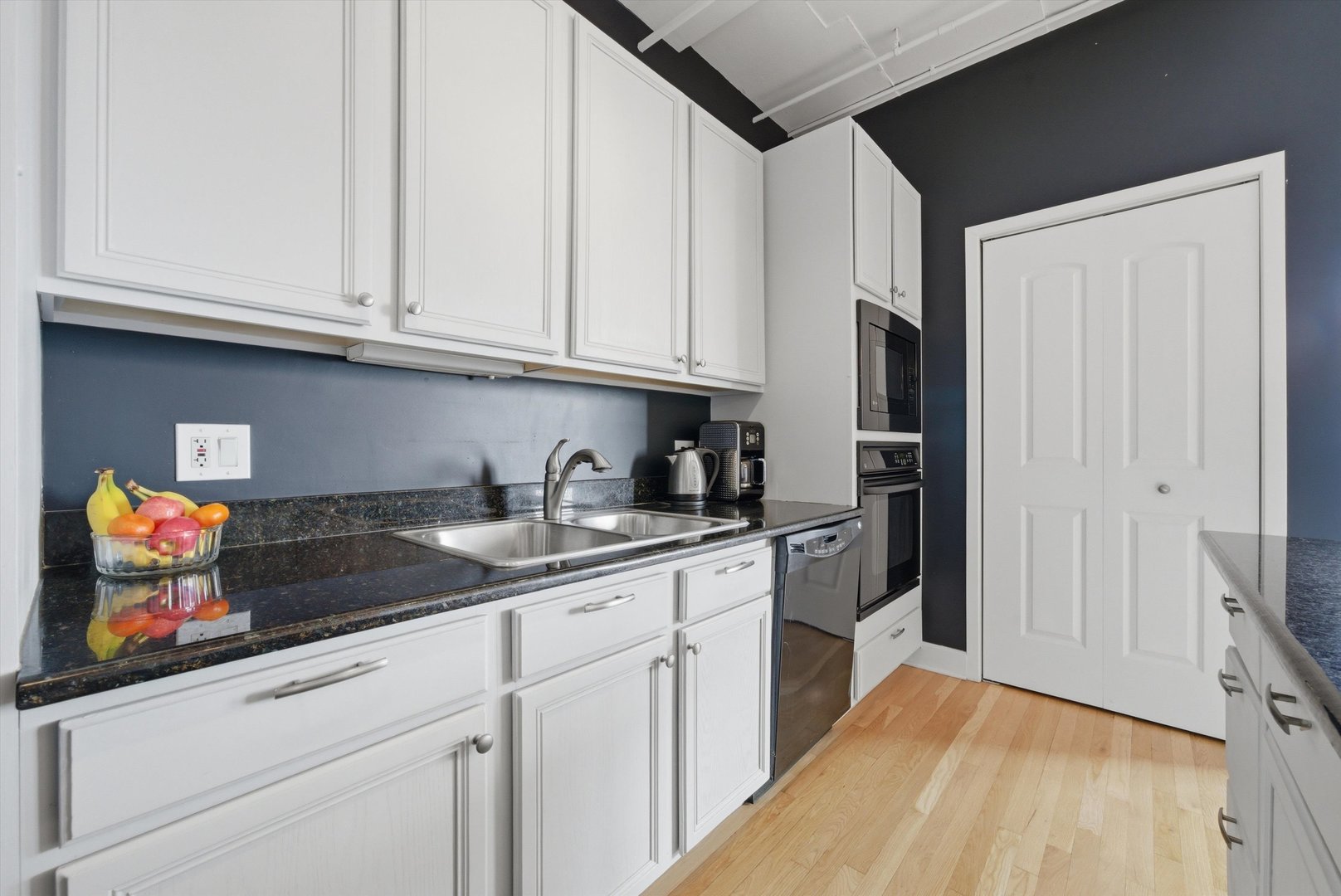 1530 South State Street, Unit 15R Chicago, IL 60605 - Photo 16 of 46