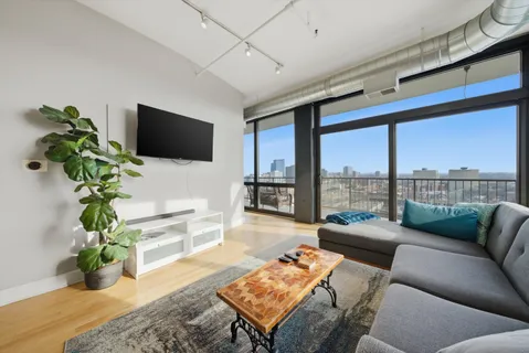 $430,000 | 1530 South State Street, Unit 15R, Chicago, IL 60605