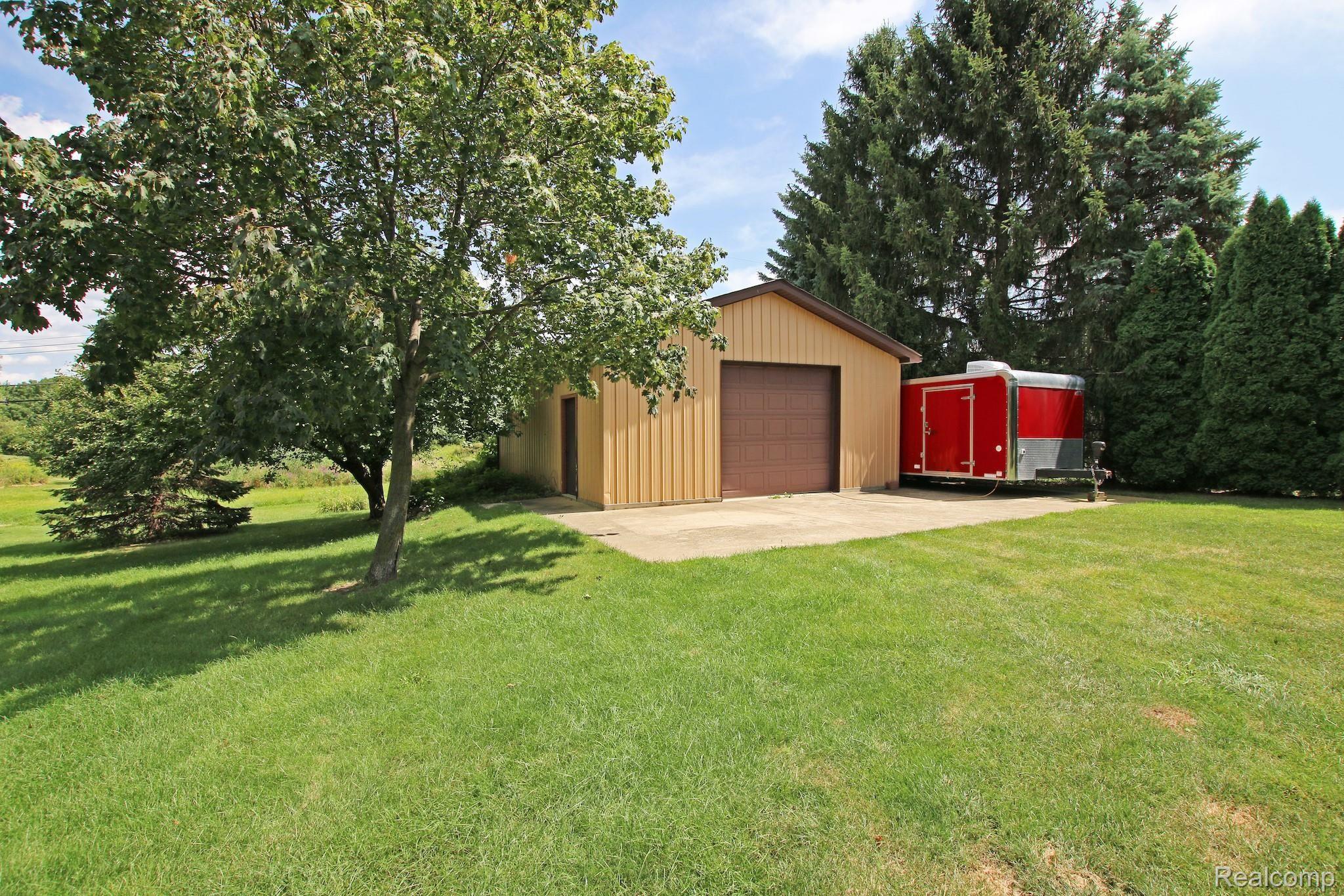 1845 Crestline Street Rochester, MI 48307 - Photo 56 of 58 56) Pole Barn.jpg
