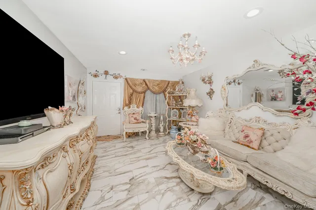 $465,000 | 5 Northwood Boulevard, Central Islip, NY 11722