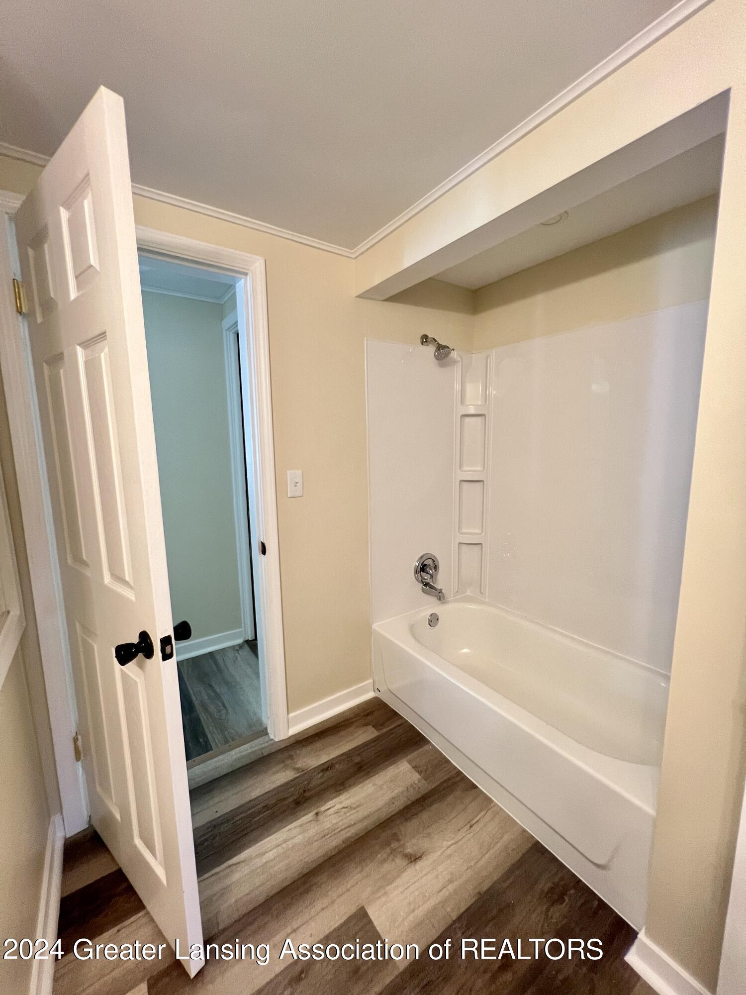 6029 Hilliard Road Lansing, MI 48911 - Photo 13 of 23 IMG_5789