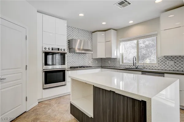 $679,000 | 2173 De Narvik Drive, Henderson, NV 89044