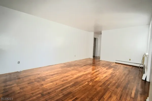 $1,400 | 58 Underwood Street, Unit B8, Newark, NJ 07106