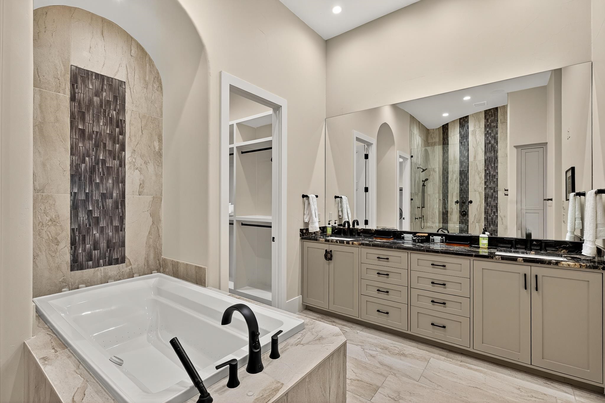 901 Sunray Horseshoe Bay, TX 78657 - Photo 12 of 30