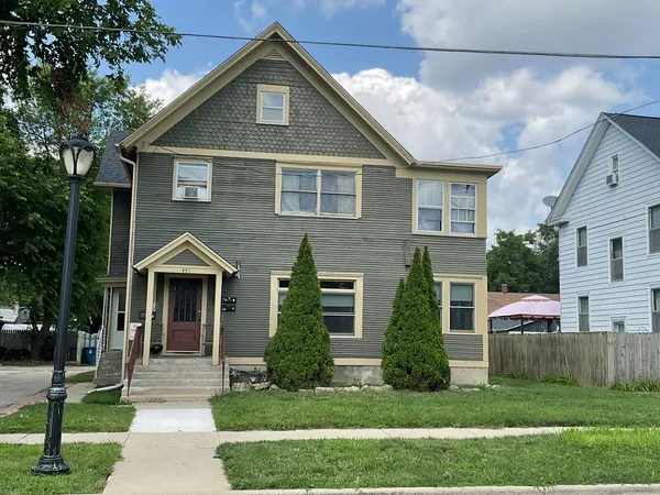 $2,395 | 451 West New York Street, Unit 1, Aurora, IL 60506