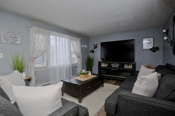 $279,900 | 93 Pendleton Avenue, Springfield, MA 01109