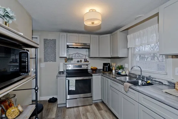 $279,900 | 93 Pendleton Avenue, Springfield, MA 01109