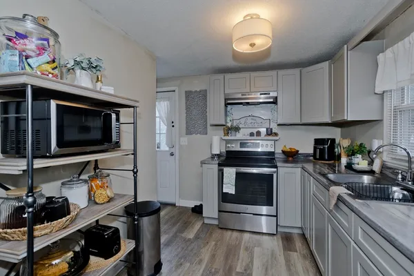 $279,900 | 93 Pendleton Avenue, Springfield, MA 01109