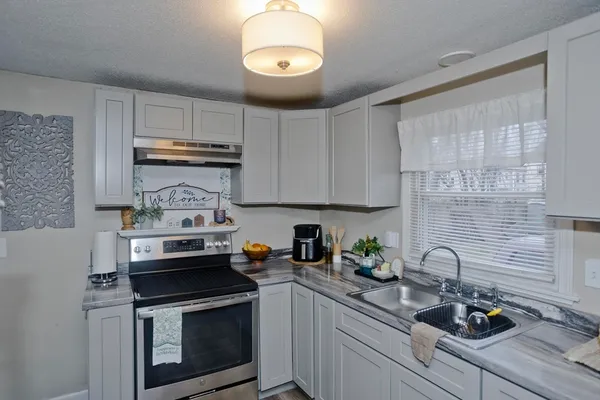 $279,900 | 93 Pendleton Avenue, Springfield, MA 01109