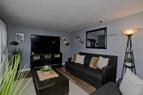 $279,900 | 93 Pendleton Avenue, Springfield, MA 01109