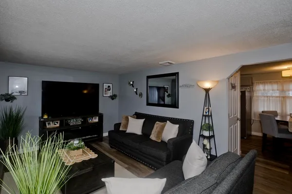 $279,900 | 93 Pendleton Avenue, Springfield, MA 01109