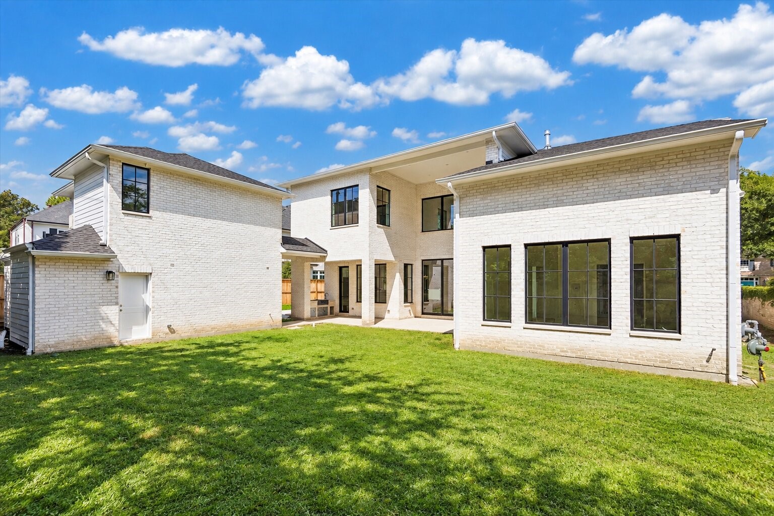 6011 Stones Throw Road Houston, TX 77057 - Photo 4 of 23 Expansive backyard – offers lush greenery and a covered summer kitchen, ideal for outdoor entertaining.