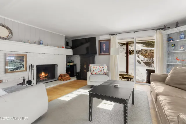 $1,250,000 | 49 Indian Harbor Drive, Unit 1, Greenwich, CT 06830