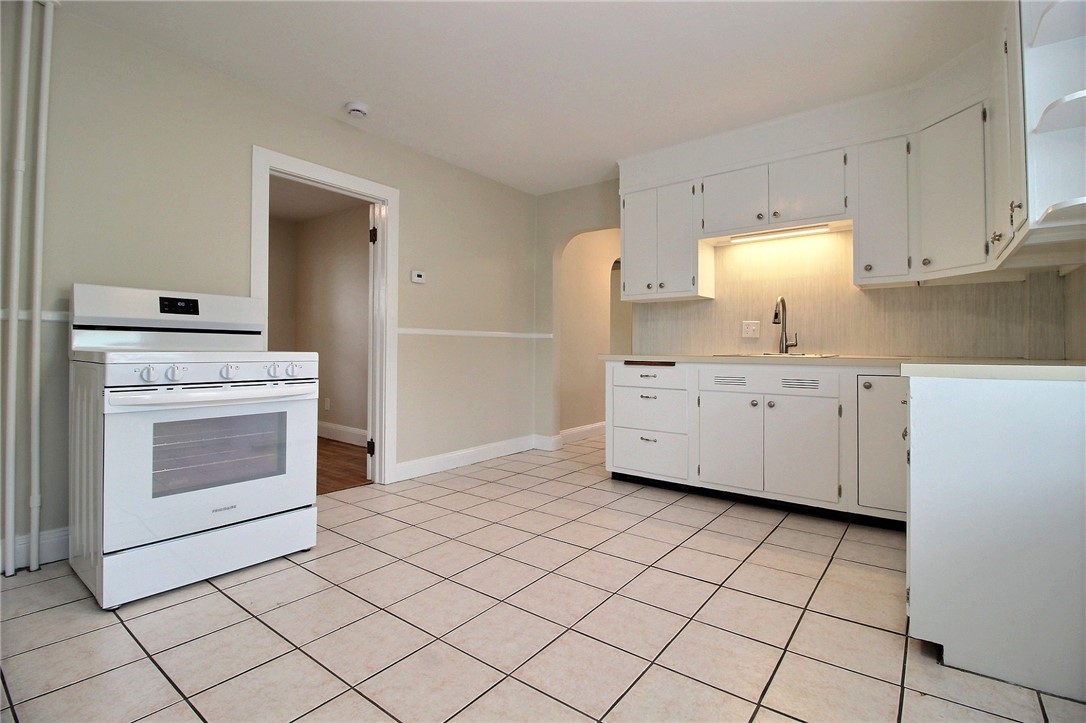 143 Tower Street Westerly, RI 02891 - Photo 4 of 10