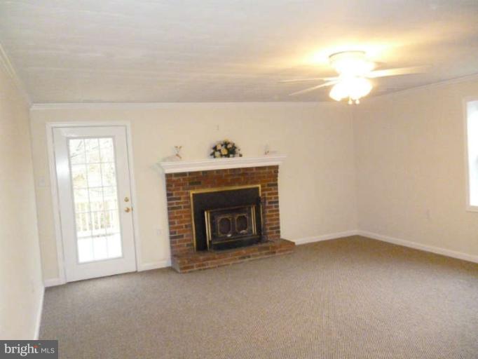 614 Whissens Ridge Road Winchester, VA 22602 - Photo 8 of 11 Living Room