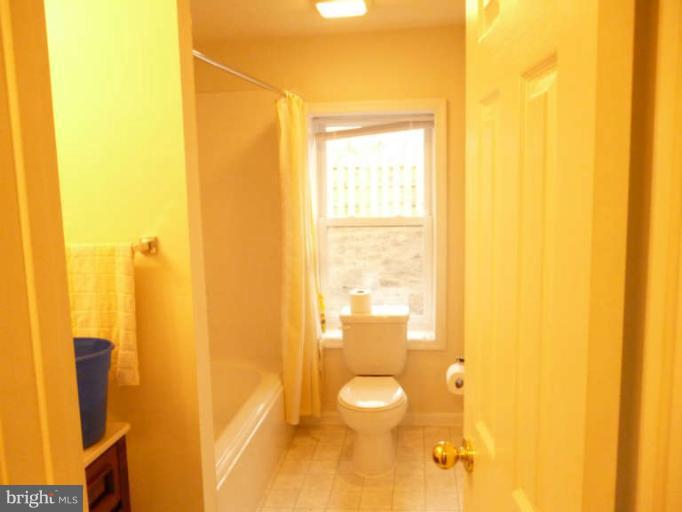614 Whissens Ridge Road Winchester, VA 22602 - Photo 9 of 11 Bath