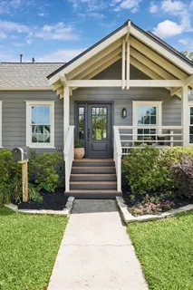 $995,000 | 729 Sue Barnett Drive, Houston, TX 77018