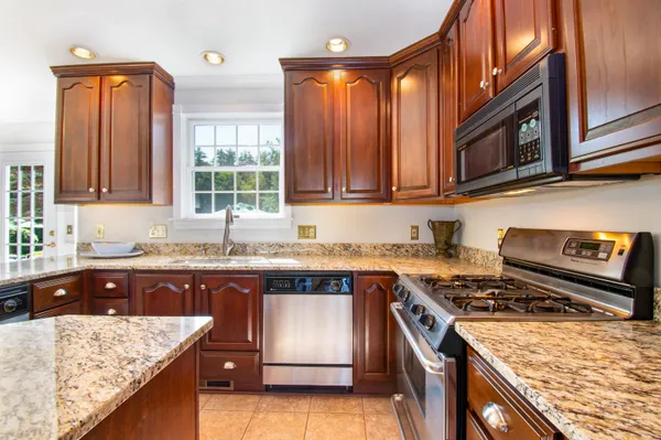 $964,999 | 172 B Annabessacook Road, Winthrop, ME 04364
