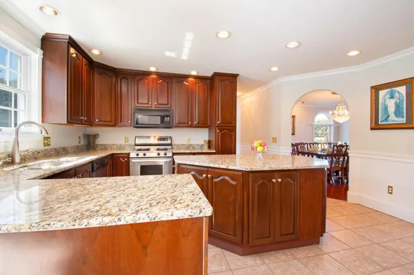 $964,999 | 172 B Annabessacook Road, Winthrop, ME 04364