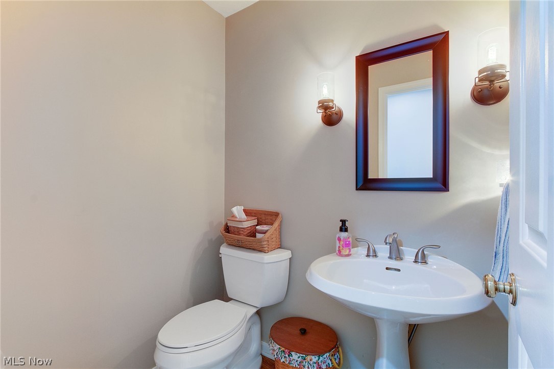 3959 Bramshaw Road Northwest Canton, OH 44718 - Photo 10 of 33 Powder room on the 1st floor