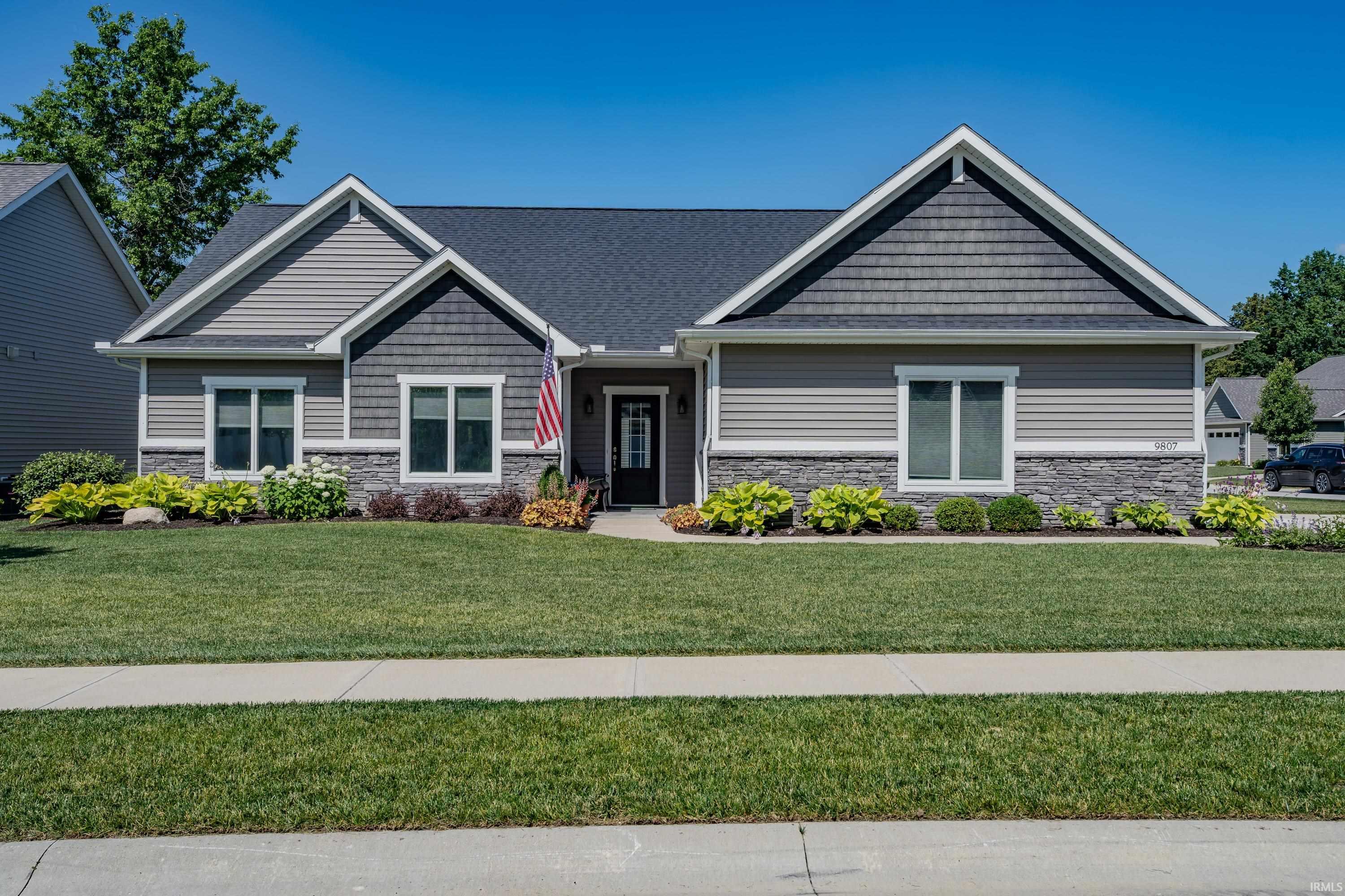 9807 Oak Trail Road Fort Wayne, IN 46825 - Photo 2 of 37