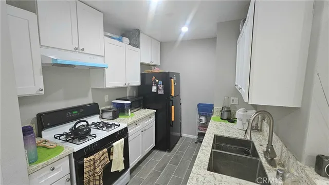 $309,900 | 17900 Sherman Way, Unit 226, Reseda, CA 91335