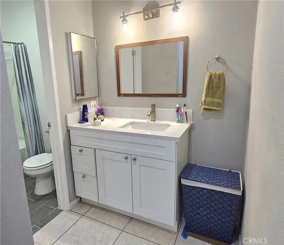 $309,900 | 17900 Sherman Way, Unit 226, Reseda, CA 91335