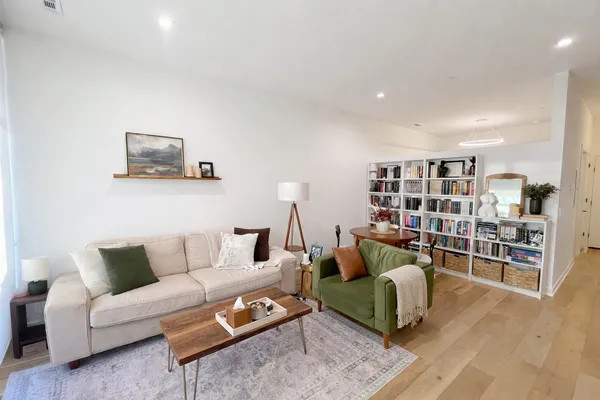 $2,280 | 4513 North Clark Street, Unit 304, Chicago, IL 60640