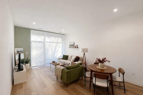 $2,280 | 4513 North Clark Street, Unit 304, Chicago, IL 60640