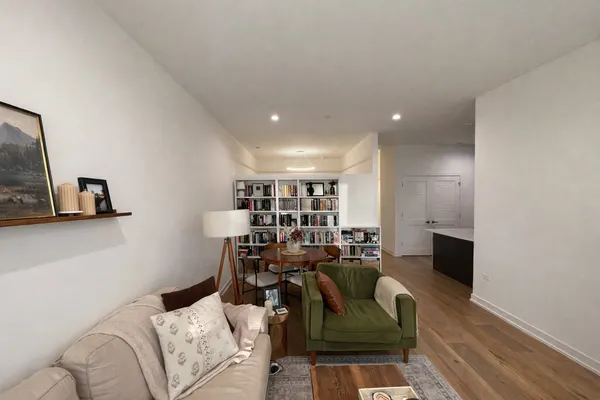 $2,280 | 4513 North Clark Street, Unit 304, Chicago, IL 60640