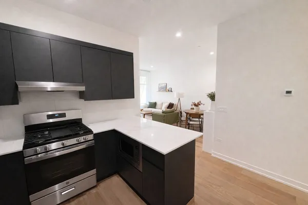 $2,280 | 4513 North Clark Street, Unit 304, Chicago, IL 60640